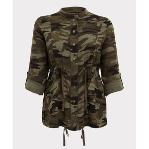 CAMO BUTTON FRONT DRAWSTRING ANORAK